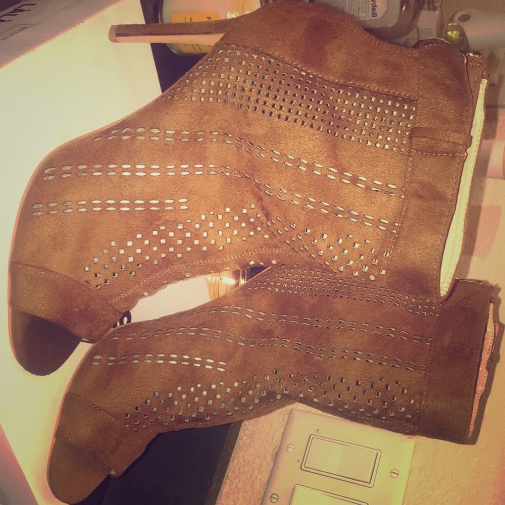 Brown heels 👠
